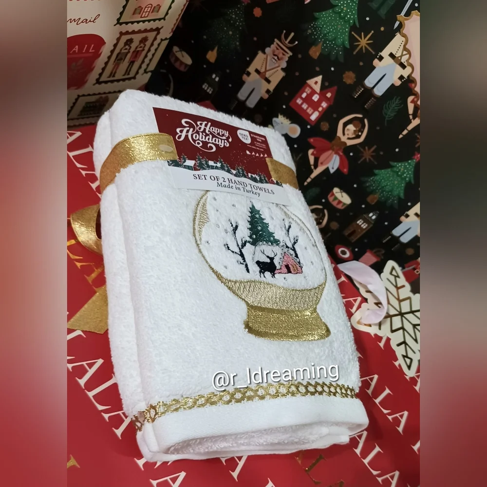 NWT Holiday Snow Globe Set Of Two Hand Towels with Gold Accents